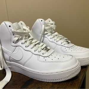 Like new condition kids Air Force 1’s